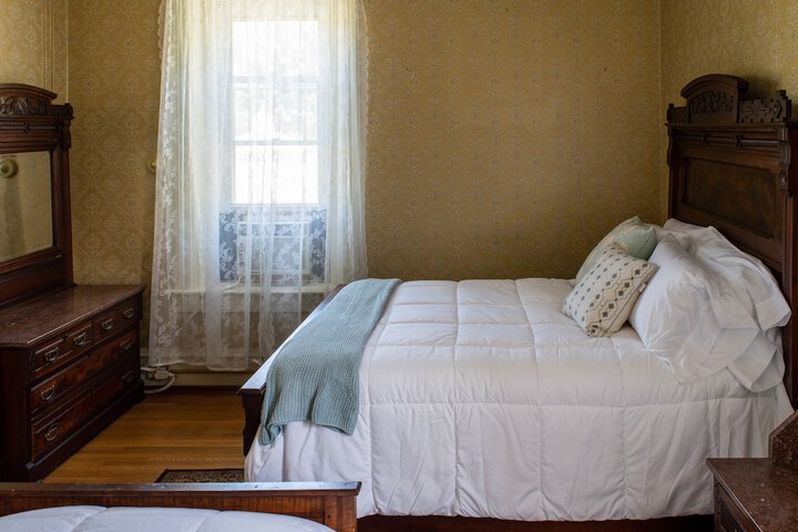 Room 11 of 20