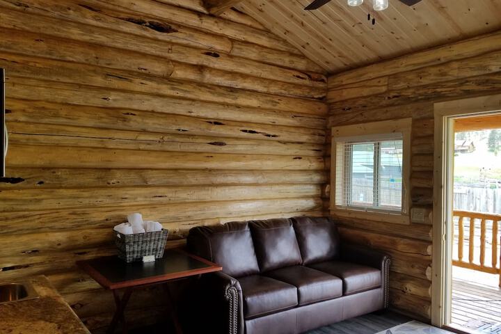 No Name City Luxury Cabins & RV
