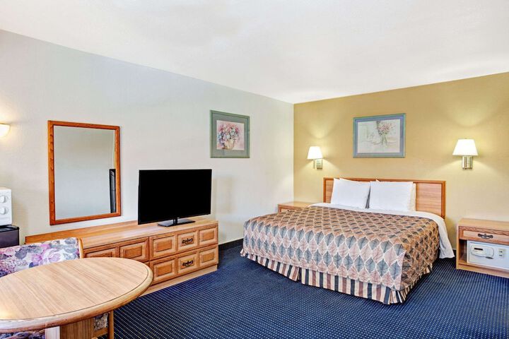 Room 14 of 14