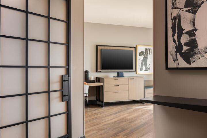 Hotel Avail Rogers Tapestry Collection by Hilton