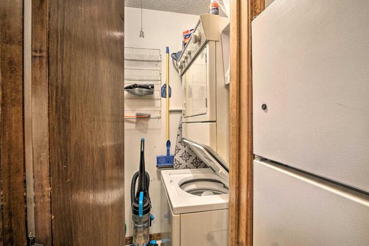Shawnee Condo 10 Mi to Downtown Kansas City!