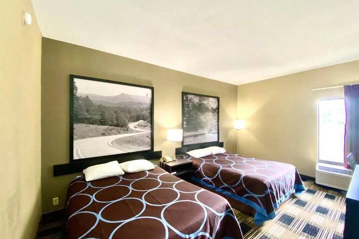 Room 7 of 12