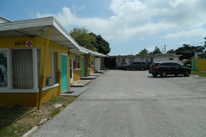 Tropizar Motel