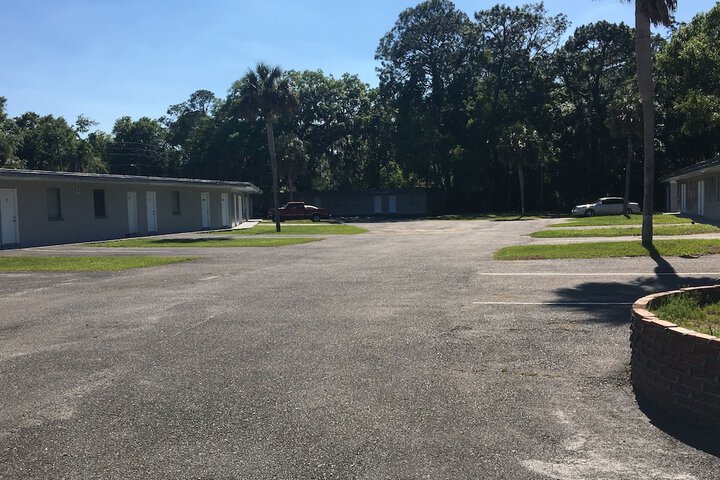 Skylark Motel
