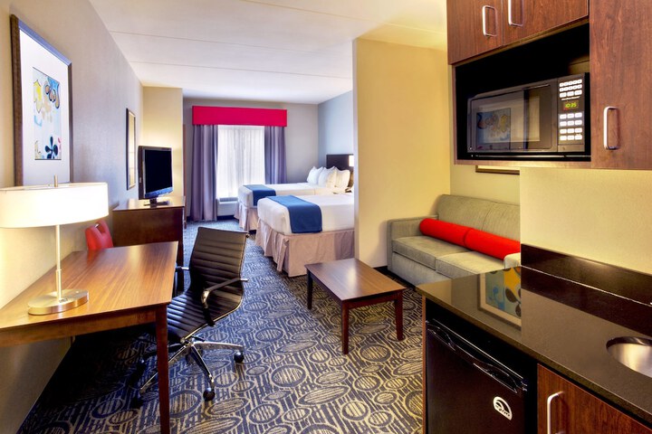 Room 13 of 26
