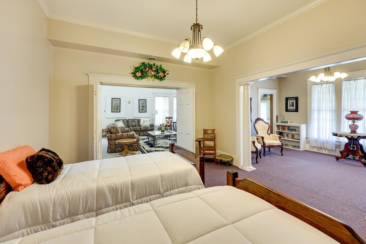 Paris Vacation Rental 15 Mi to Mount Magazine!