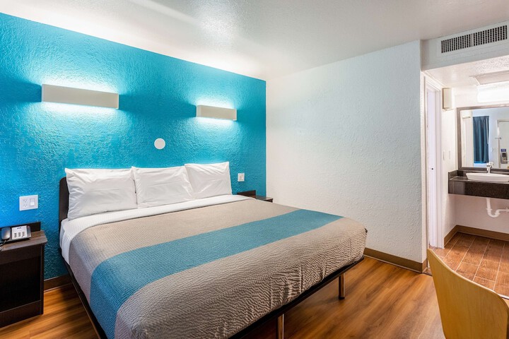 Room 27 of 29