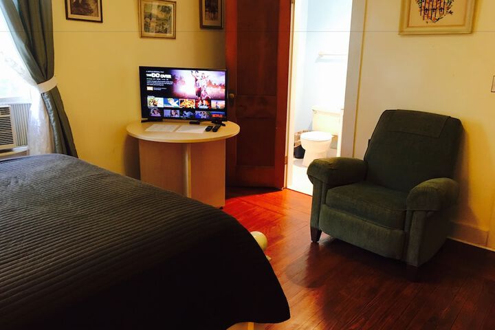 Room 2 of 82