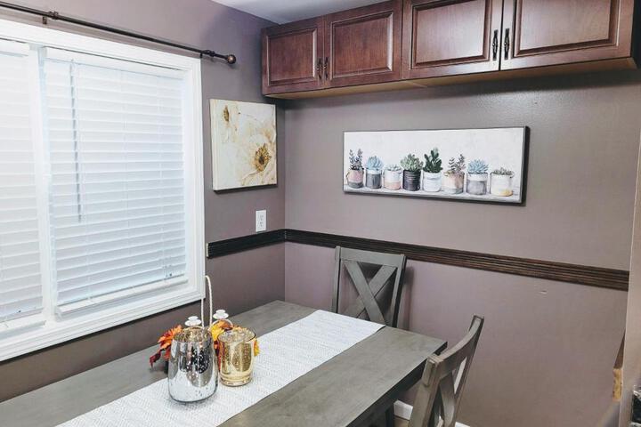 Nice house with private parking king bed fenced yard