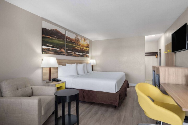 Days Inn by Wyndham Las Vegas Airport Near the Strip