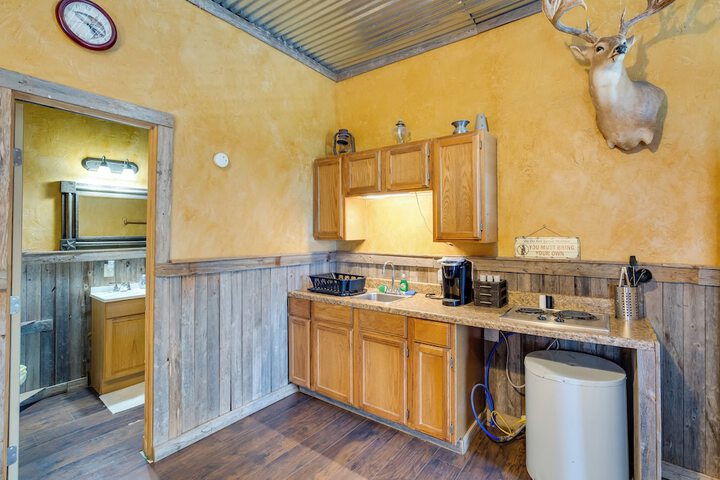 Community Pier: Cozy Kerens Cabin!