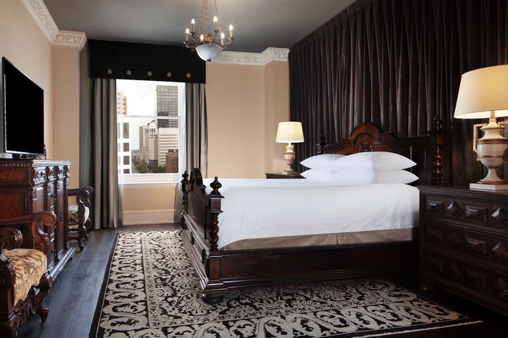 Room 77 of 212