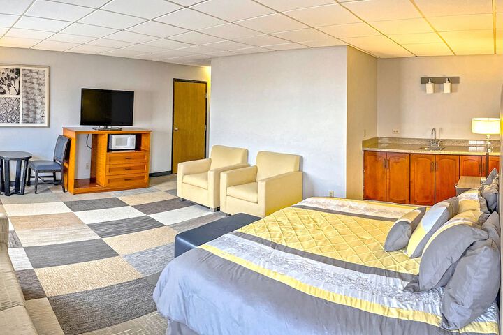 Room 11 of 13