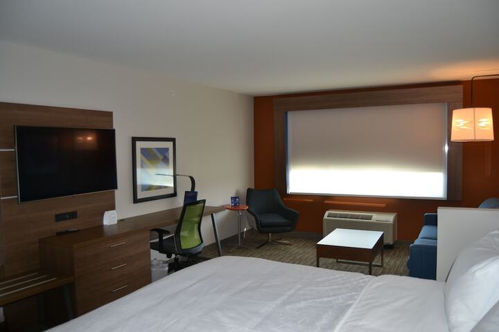 Room 9 of 42