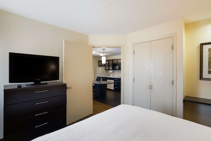 Room 13 of 33