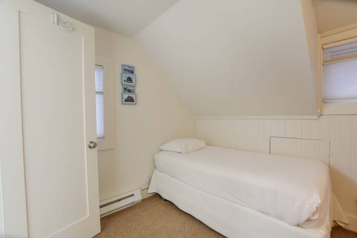 Room 62 of 231