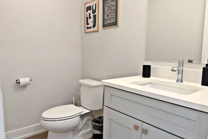 Modern 4BR with Parking - WV rep 4