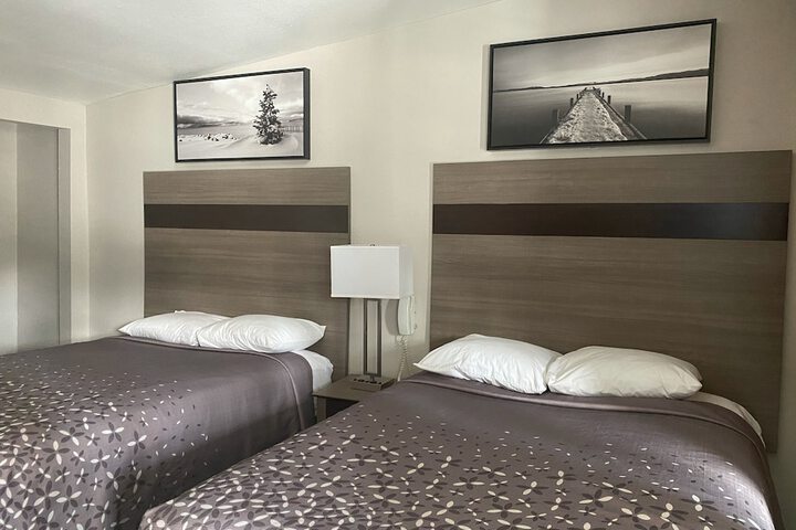 Room 32 of 76