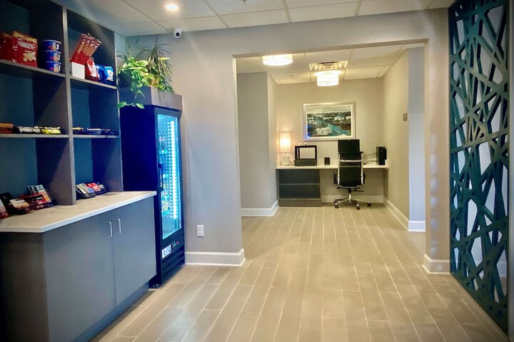 Business Center 14 of 16