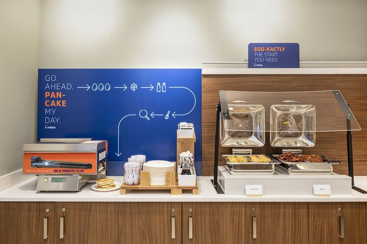 Breakfast/Coffee Service 68 of 73