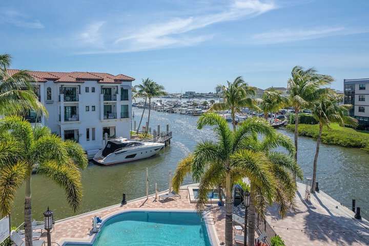 Naples Bay Resort & Marina