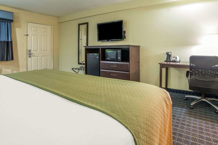 Room 14 of 27