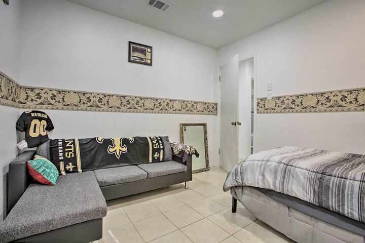 New! Laplace Townhome 9 Mi to Lake Pontchartrain!