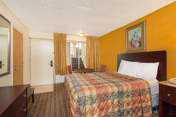 Room 7 of 17