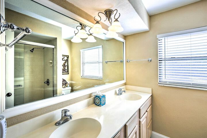 Tropical Apollo Beach House w / Pool & Dock!