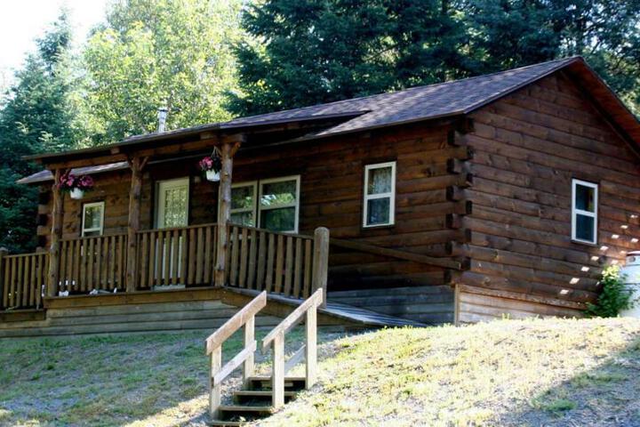Robin Hill Camping Resort Deluxe Cottage 13