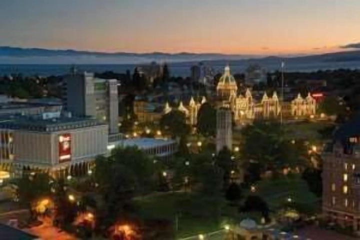 DoubleTree by Hilton Hotel & Suites Victoria