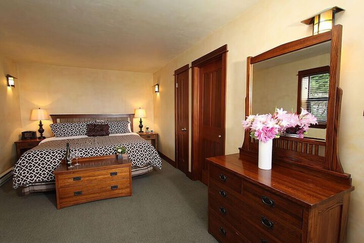 Room 27 of 73