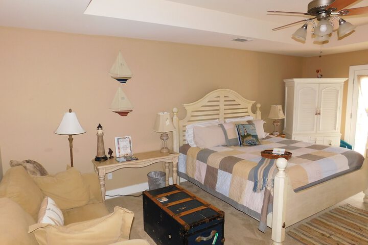 Equinox Inn at Canyon Lake