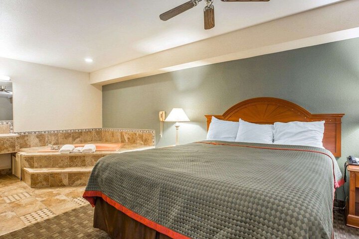 Room 8 of 31
