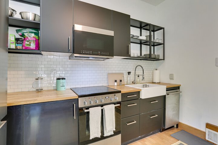 Quaint Goshen Apartment w / Patio!