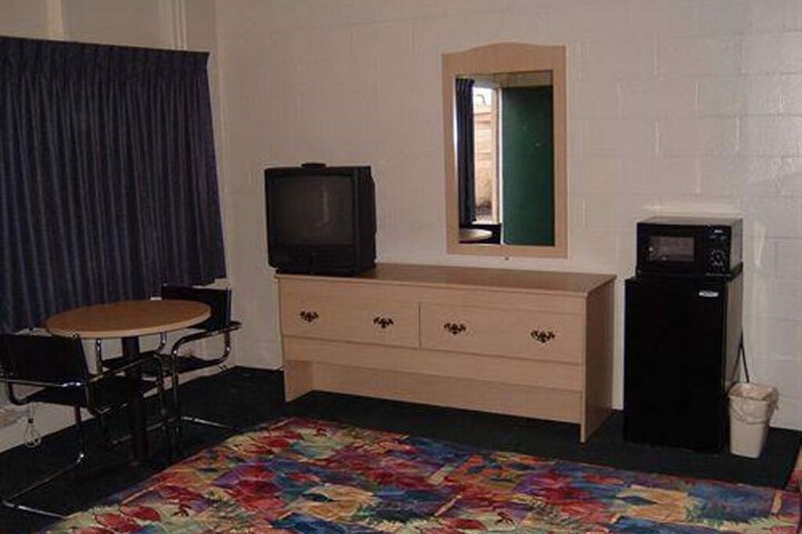 BUDGET MOTEL