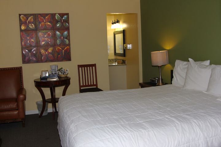 Room 32 of 43