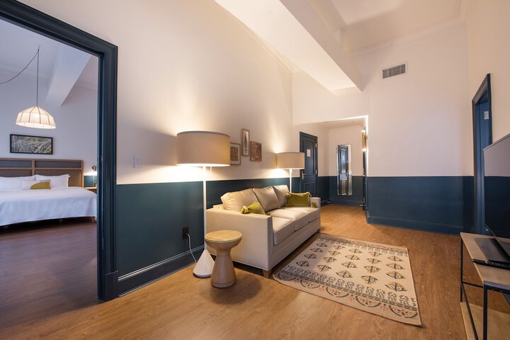 Room 16 of 30