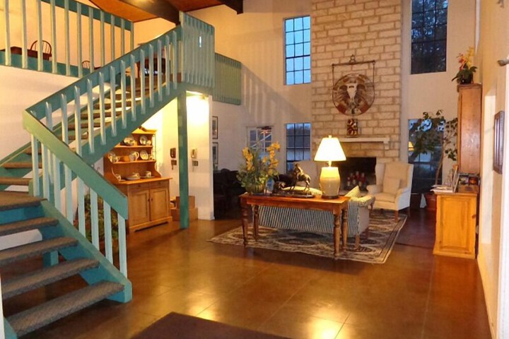 Windcrest Inn and Suites