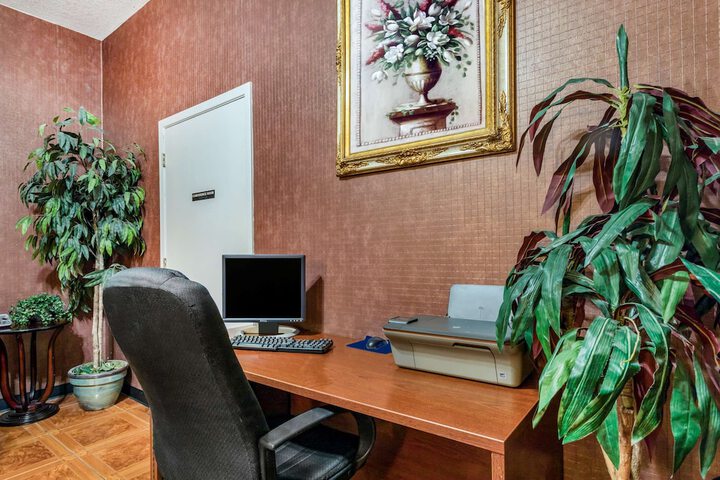 Business Center 15 of 15
