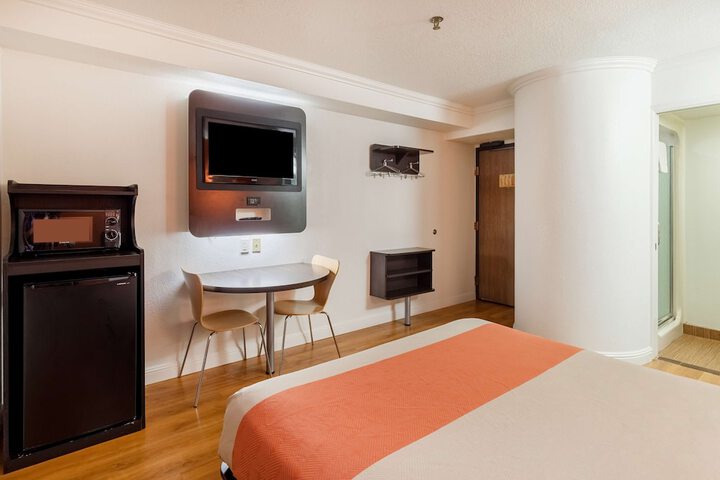 Room 17 of 31