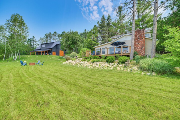 Riverfront Cheboygan Cabin w / Kayaks & Dock!