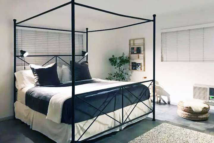 Room 33 of 42