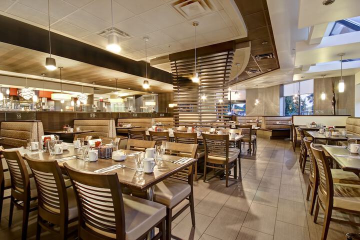 Dining 52 of 60