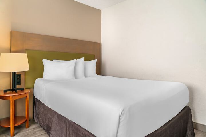 Country Inn & Suites by Radisson Frederick, MD
