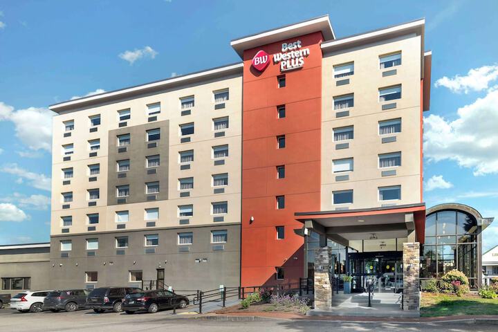 Hotel 2 of 43
