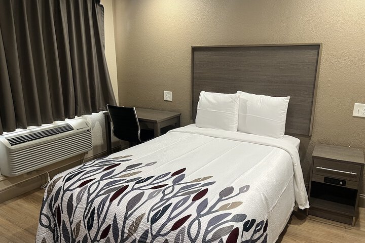 Room 11 of 16