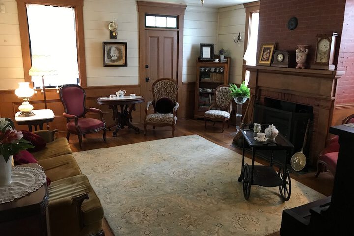 Wolf Creek Inn & Tavern