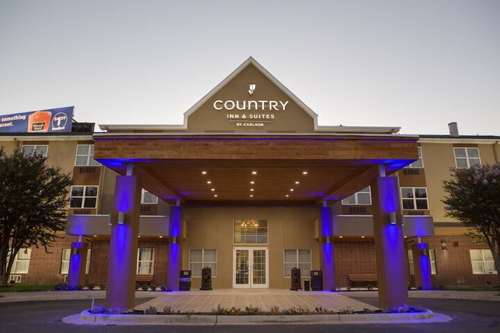 Country Inn & Suites by Radisson Harlingen, TX
