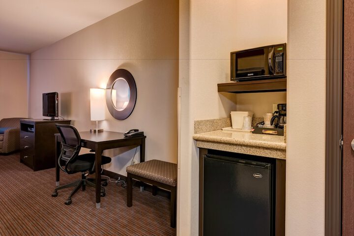 Room 14 of 37